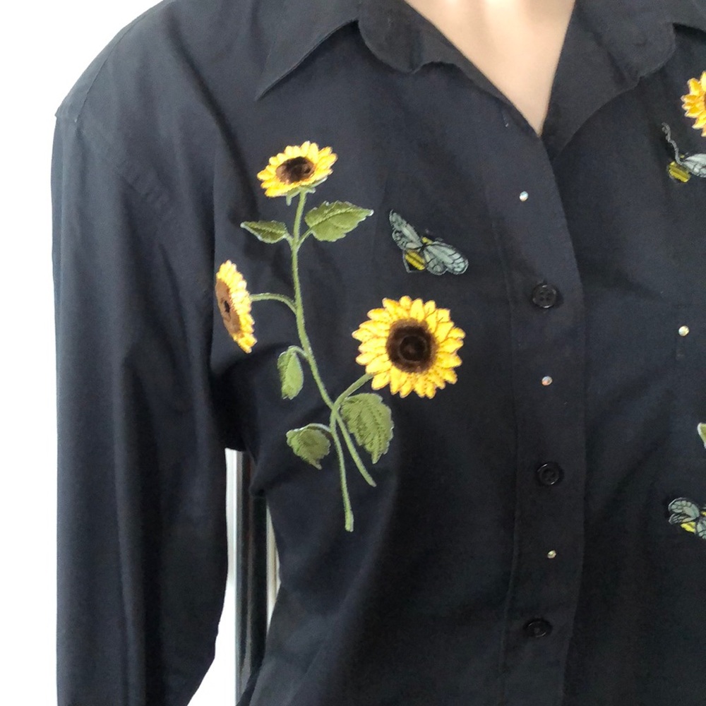 cute Get Lucky sunflowers & bees women’s M shirt - Picture 2 of 12